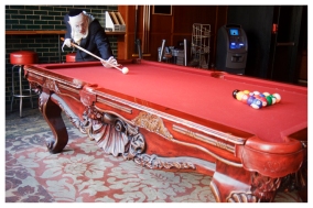 What a pool table!